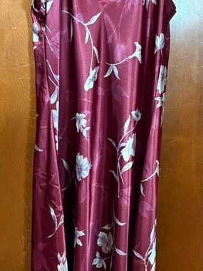 Jones New York Burgundy Floral Satin Chemise